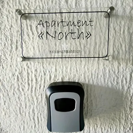 Apartamento Brivibas - North & South, Free Private Parking, Free Wifi, Self Check-in Riga