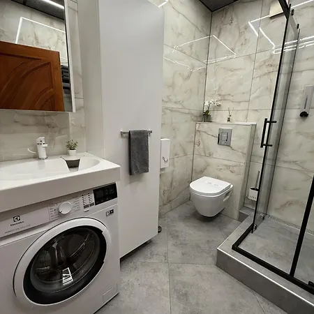 Brivibas - North & South, Free Private Parking, Free Wifi, Self Check-in Riga