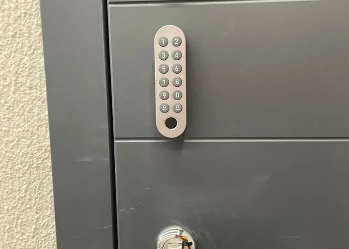 Brivibas - North & South, Free Privat Parking, Free Wifi, Self Check-in