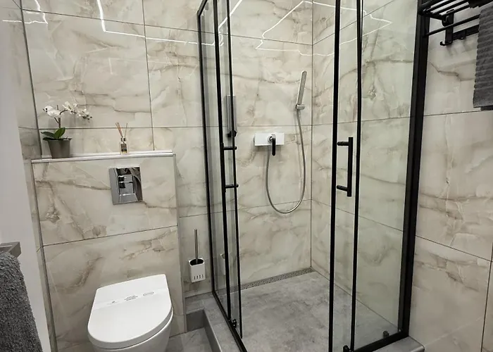 Brivibas - North & South, Free Privat Parking, Free Wifi, Self Check-in